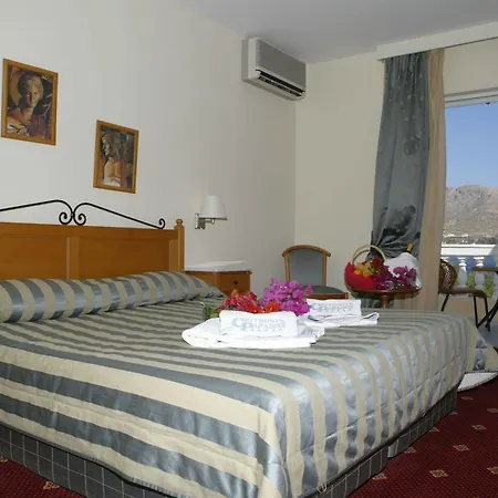 Crithoni's Paradise Hotel