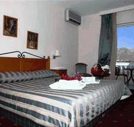 Crithoni's Paradise 호텔