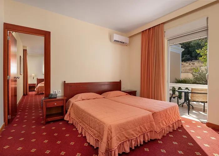 Crithoni's Paradise Hotel