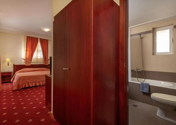 Crithoni's Paradise Hotel