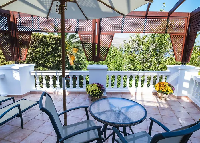 Crithoni's Paradise Hotel 4*