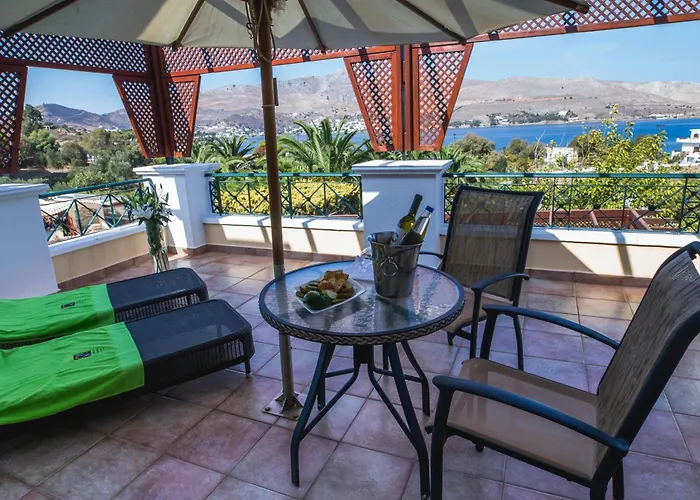 Crithoni's Paradise Hotel