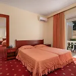 Crithoni's Paradise Hotel