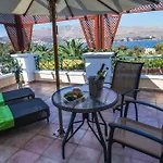 Crithoni's Paradise Hotel