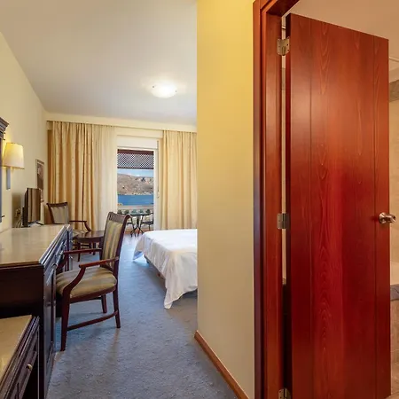 Crithoni's Paradise Szálloda 4*