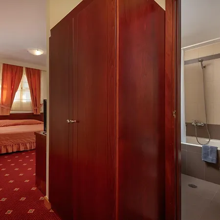 Crithoni's Paradise فندق