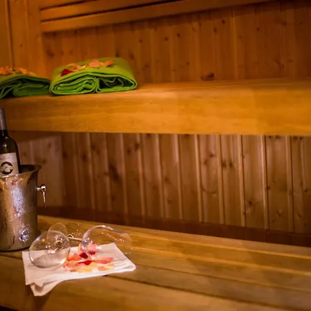 Crithoni's Paradise فندق أليندا