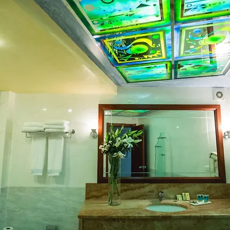 فندق Crithoni's Paradise 4*