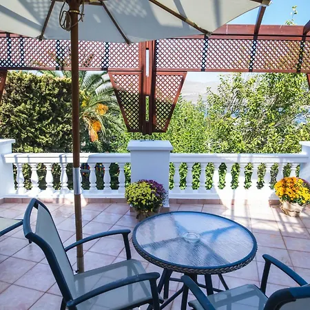 Crithoni's Paradise فندق 4*