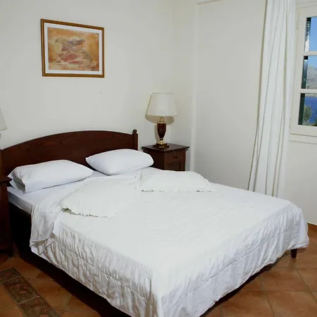 Crithoni's Paradise Hotel 4*